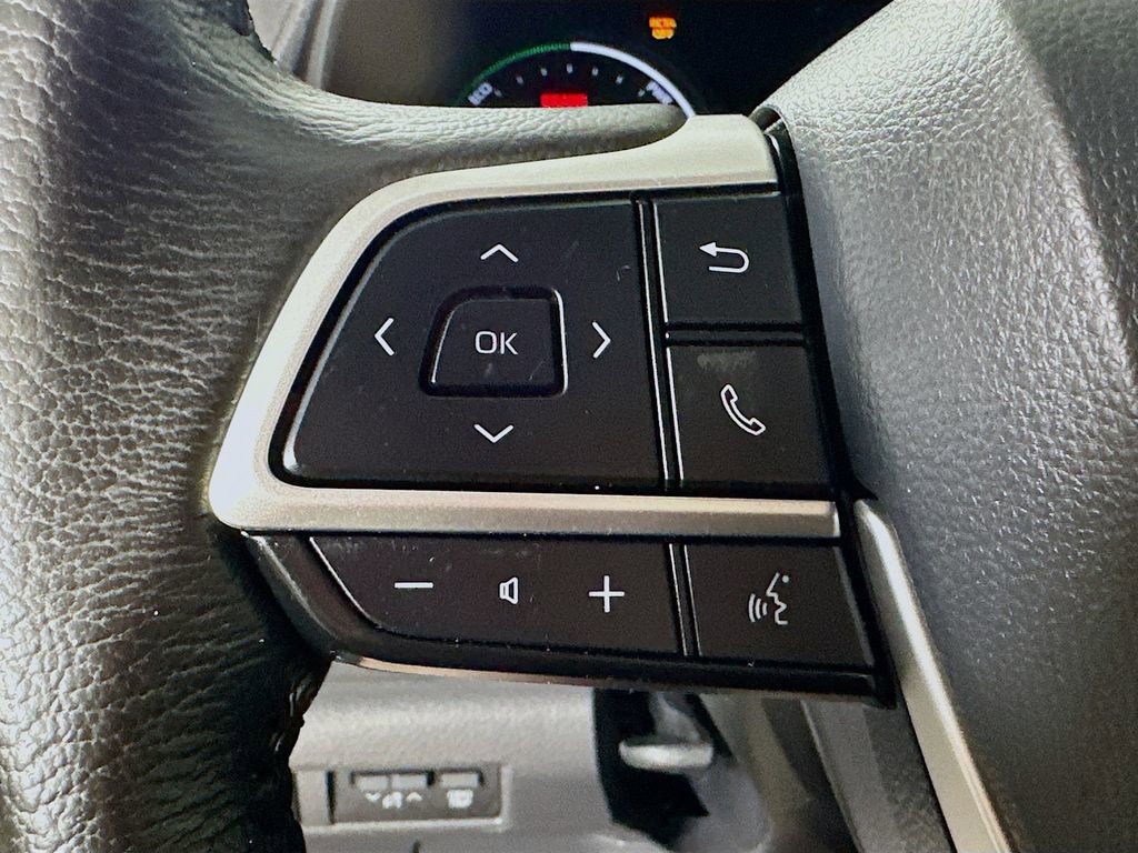 Used 2024 Toyota Sienna XLE FWD image 23