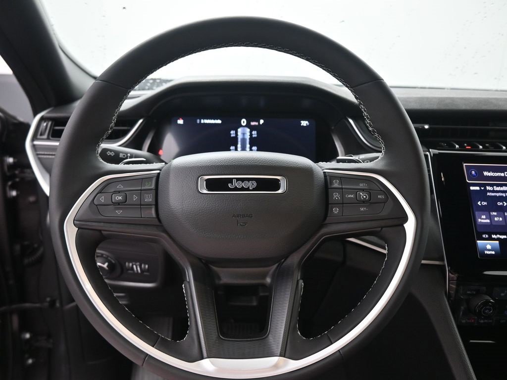 New 2025 Jeep Grand Cherokee Laredo w/ Luxury Tech Group I image 2