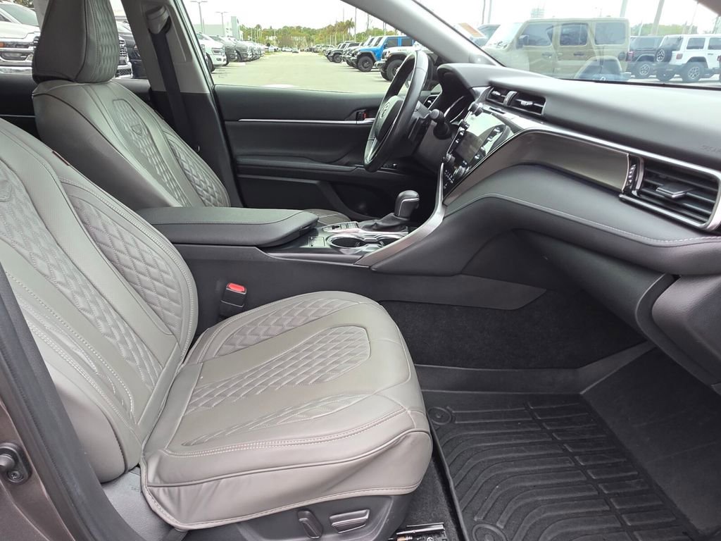 Used 2020 Toyota Camry XSE FWD image 10