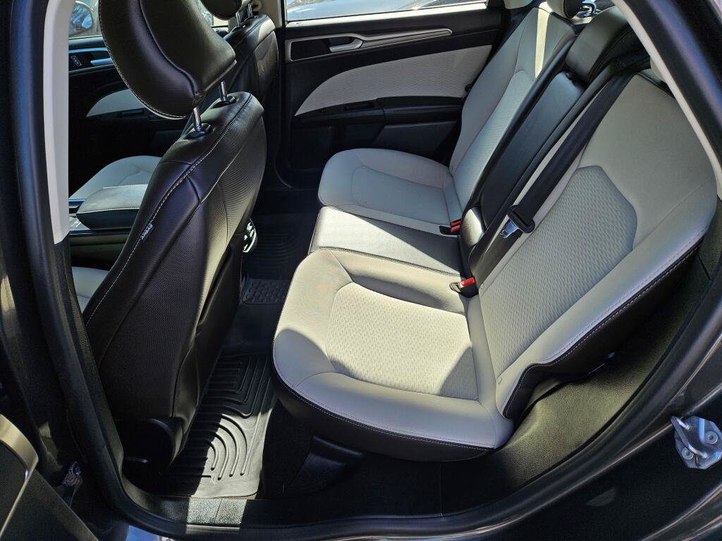 Used 2019 Ford Fusion SE w/ Equipment Group 151A FWD image 12