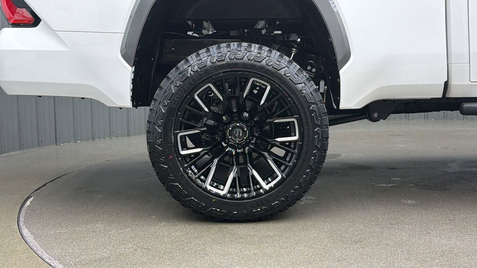 Used 2025 Toyota Tundra Limited image 13