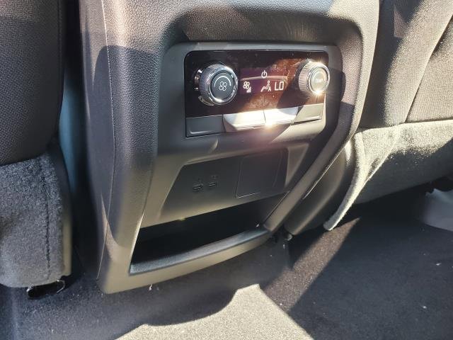 New 2026 Chevrolet Traverse LT image 12