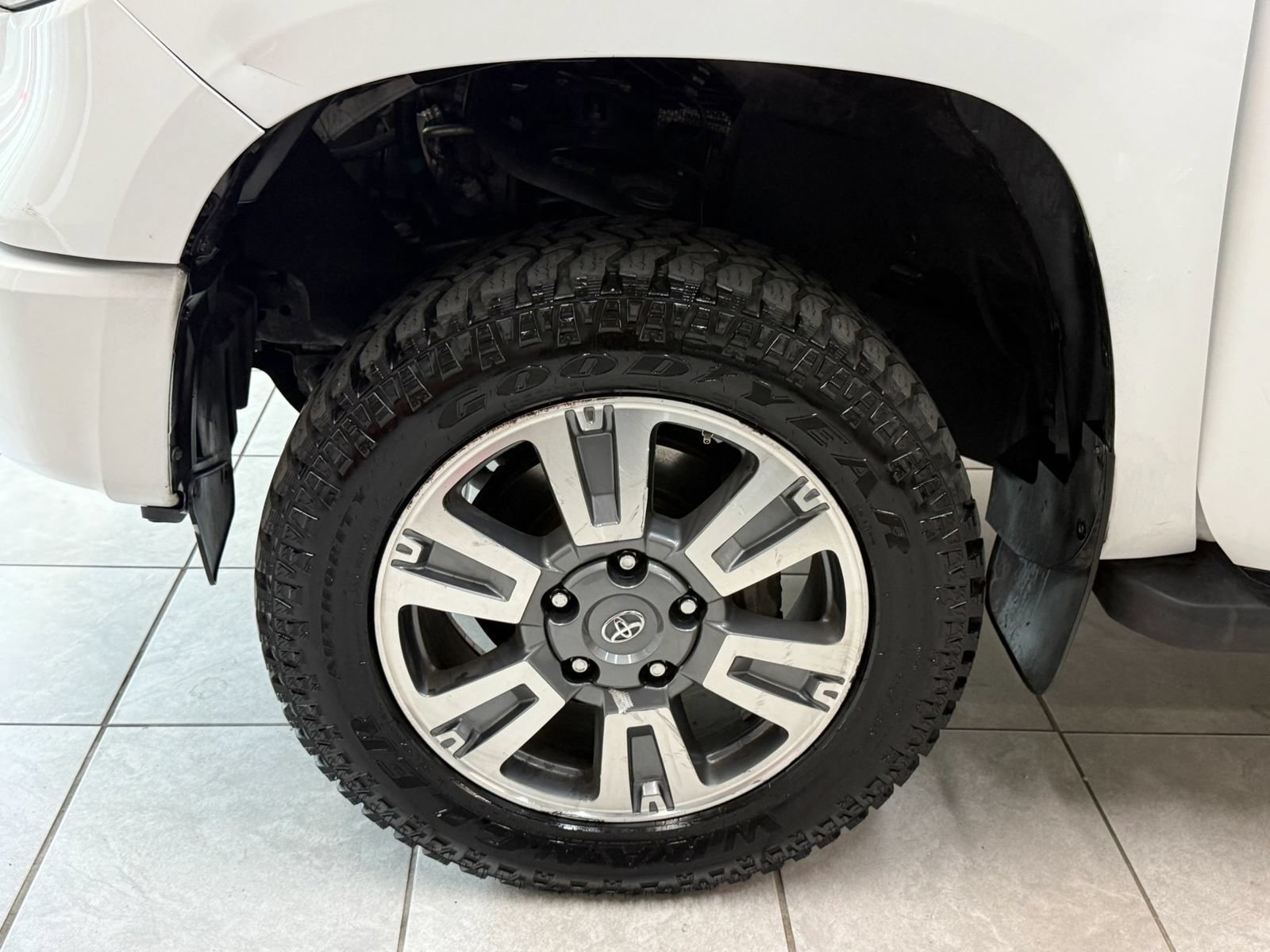 Used 2018 Toyota Tundra Platinum AWD/4WD image 39
