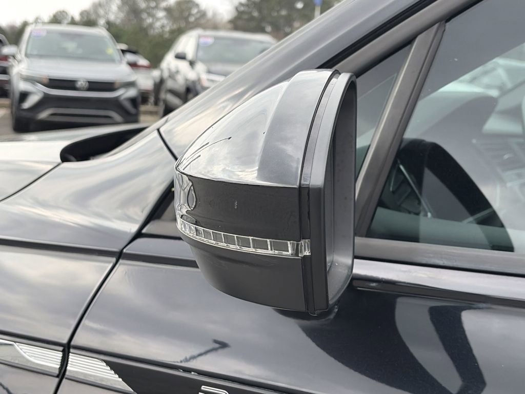 Certified 2023 Volkswagen Tiguan SE R-Line image 30