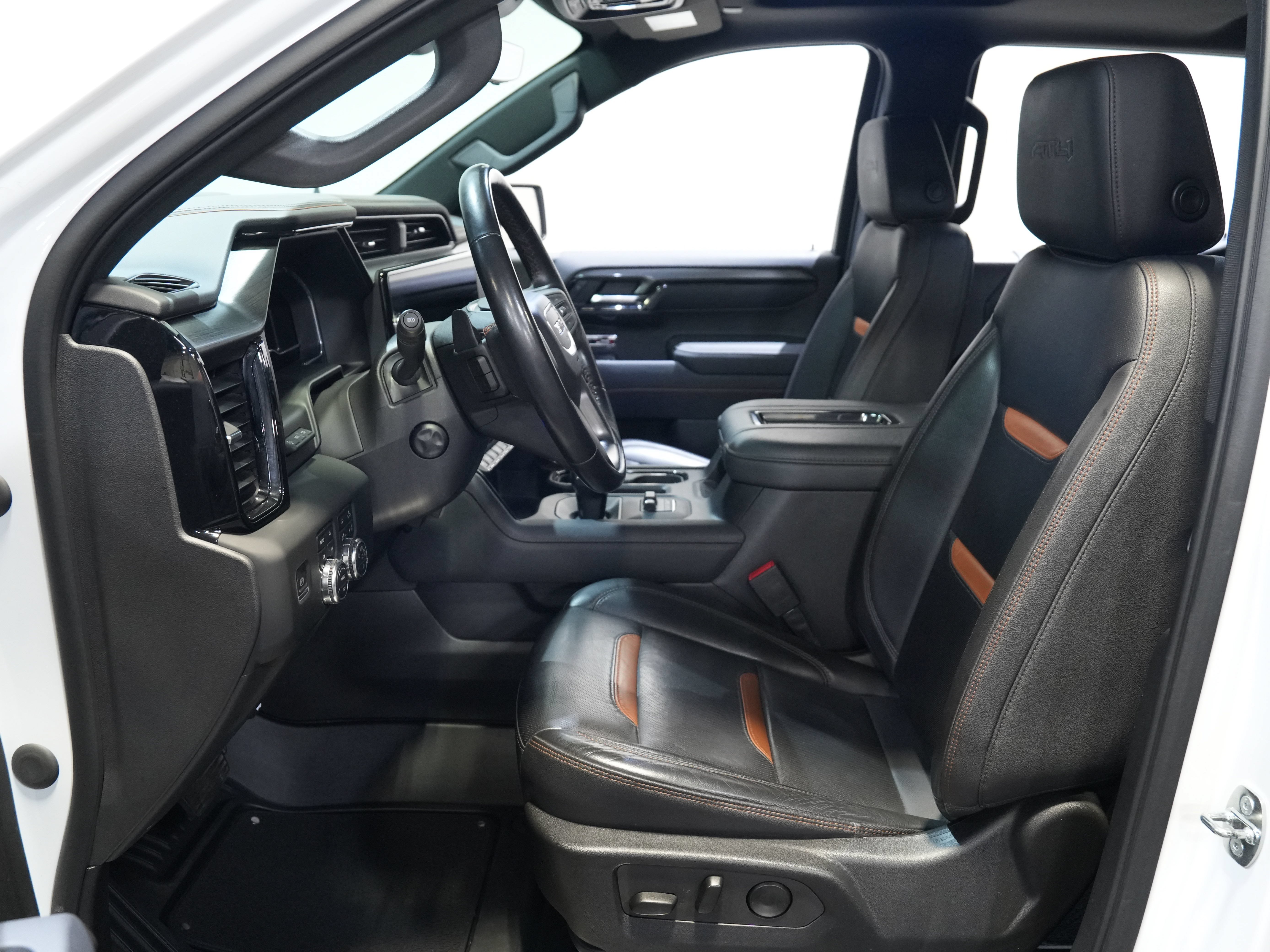 Used 2022 GMC Sierra 1500 AT4 w/ AT4 Premium Package AWD/4WD image 32
