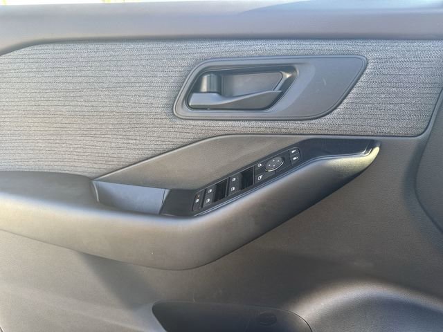Used 2023 Nissan Rogue S image 22