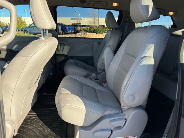 Used 2020 Toyota Sienna XLE w/ XLE Navigation Package AWD/4WD image 21