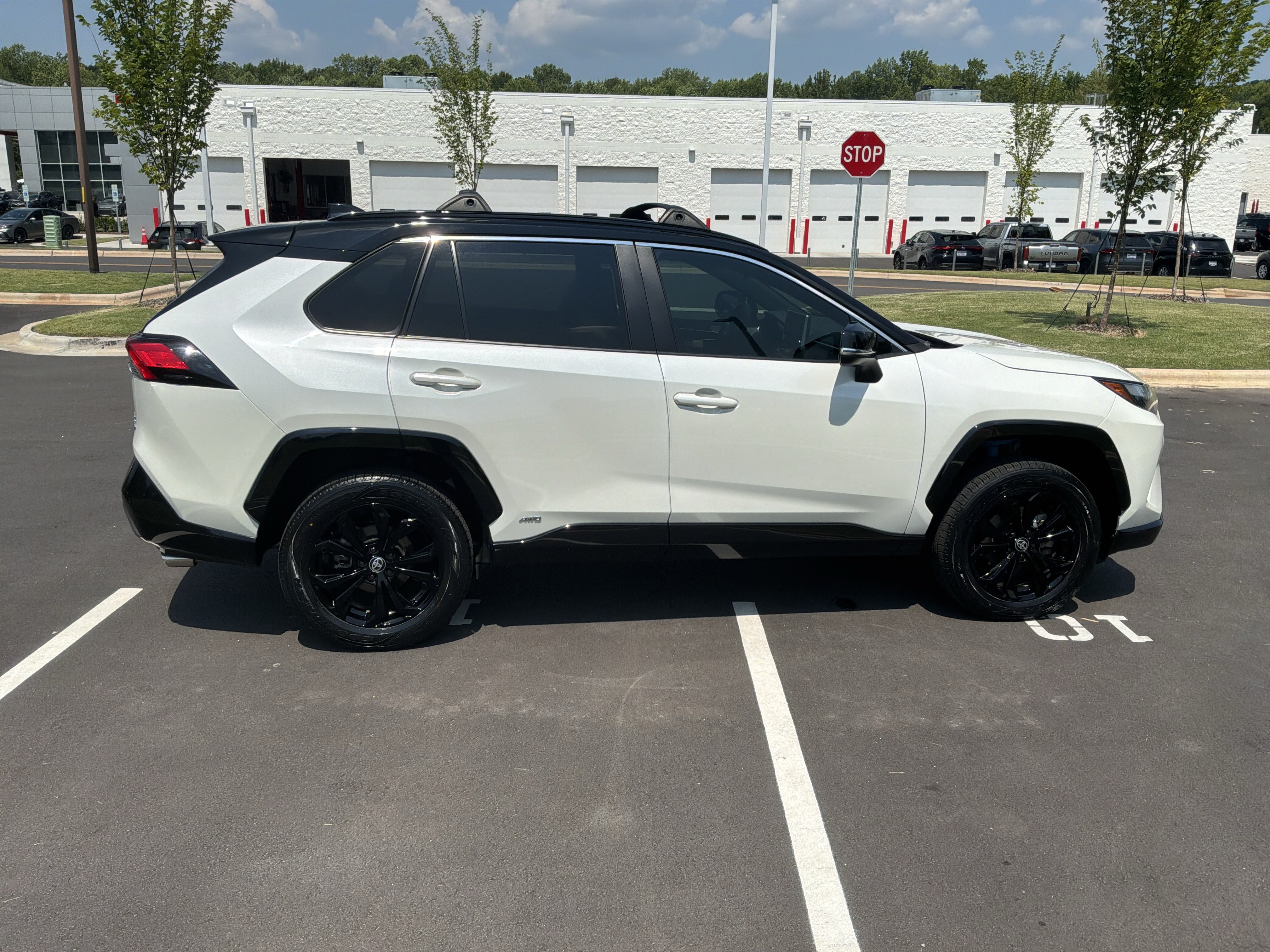 Used 2022 Toyota RAV4 XSE AWD/4WD image 11
