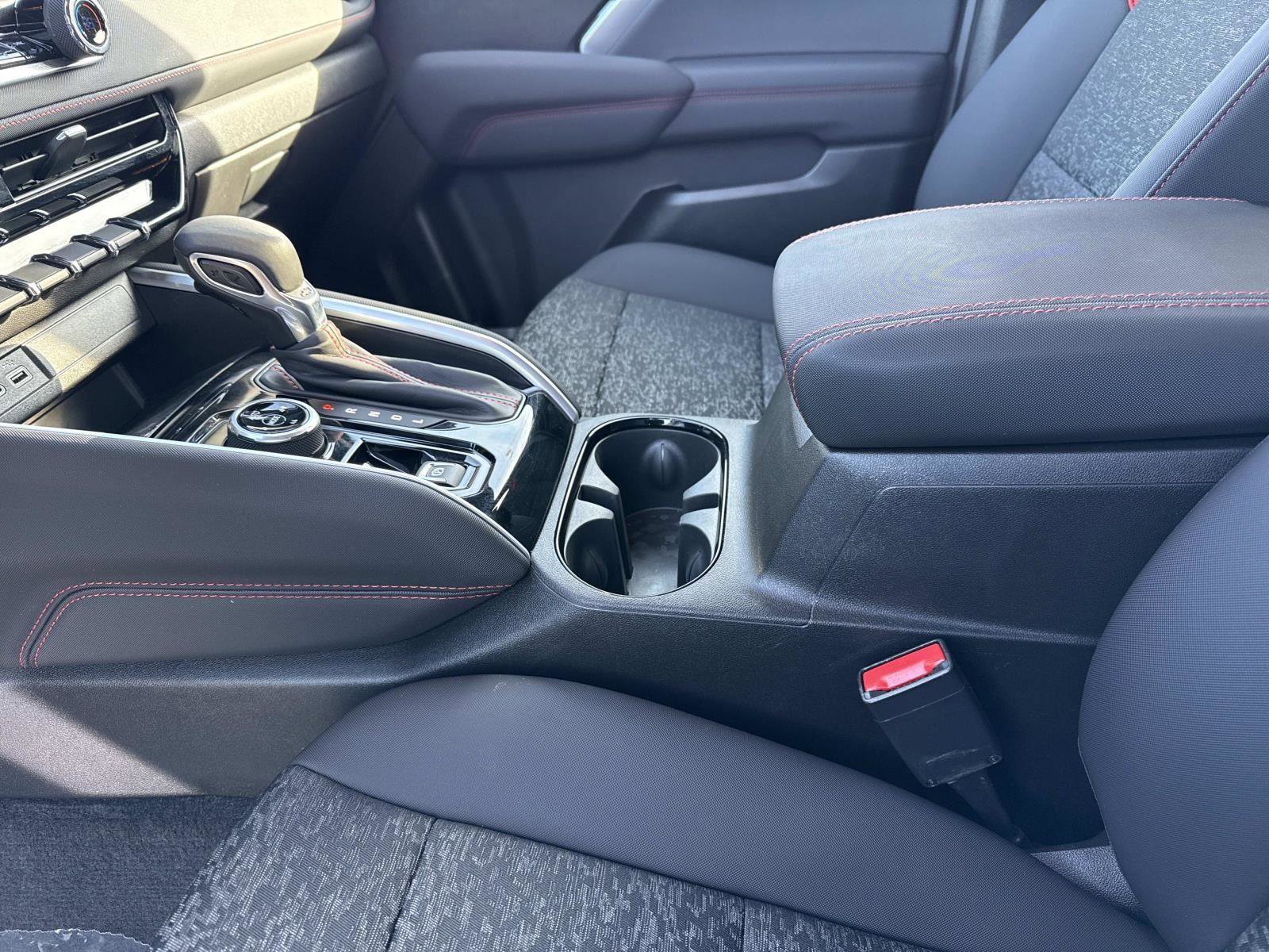 Used 2024 Chevrolet Colorado Z71 w/ Z71 Convenience Package 2 image 13