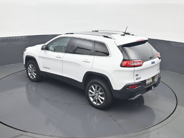 Used 2017 Jeep Cherokee Limited w/ Luxury Group AWD/4WD image 19