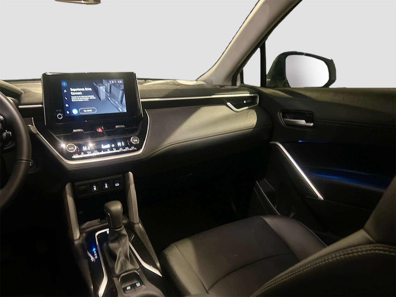 Used 2025 Toyota Corolla Cross XLE image 25