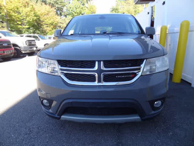 Used 2019 Dodge Journey SE w/ Connectivity Group FWD image 2