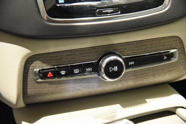 Used 2023 Volvo XC90 T8 Ultimate w/ Lounge Package image 15