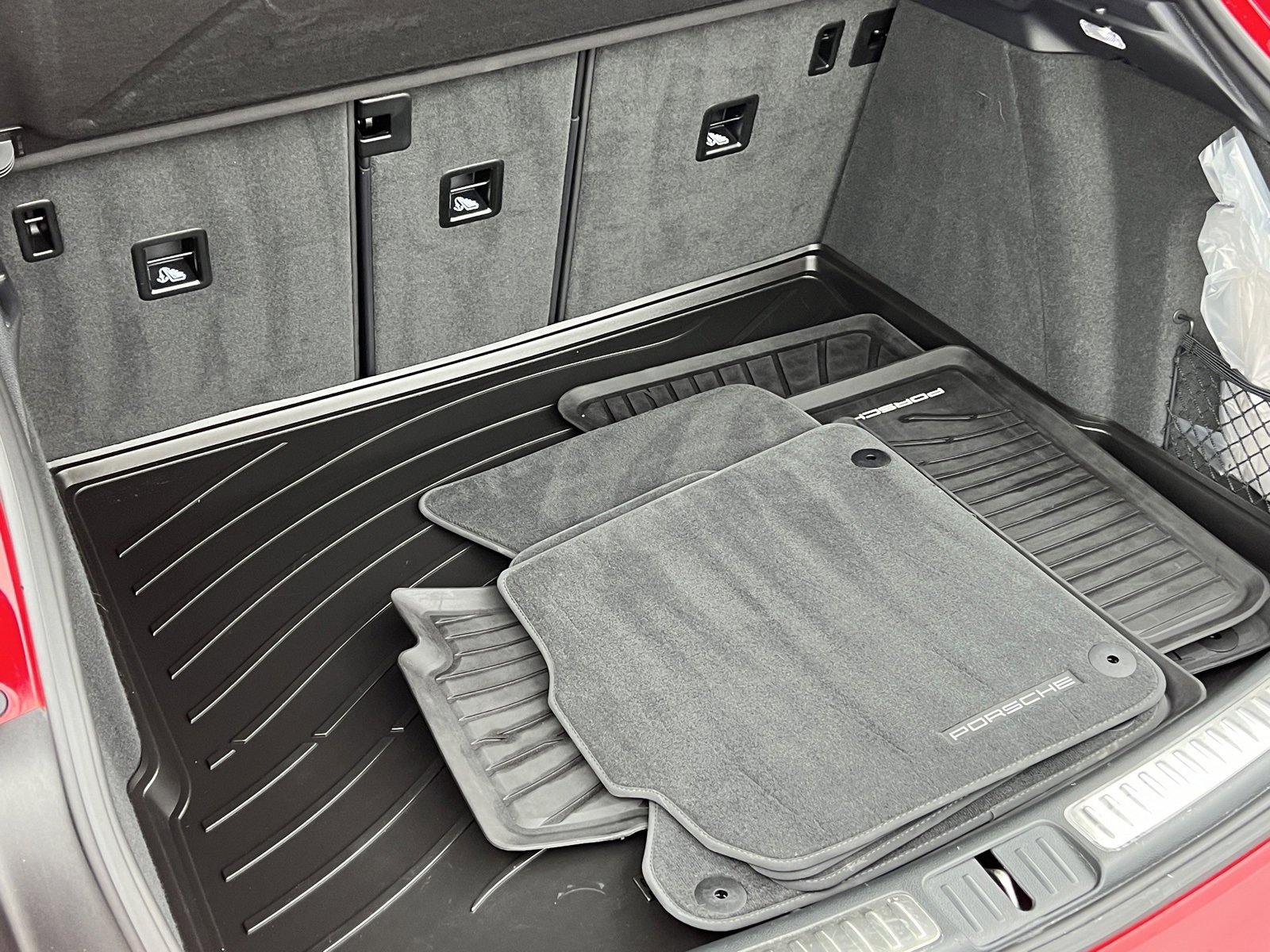 Certified 2025 Porsche Macan image 20