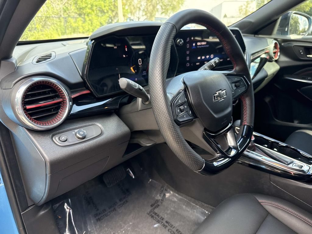 Used 2025 Chevrolet Trax RS w/ Driver Confidence Package FWD image 22