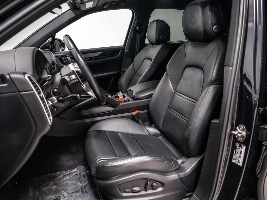 Used 2022 Porsche Cayenne S AWD/4WD image 5