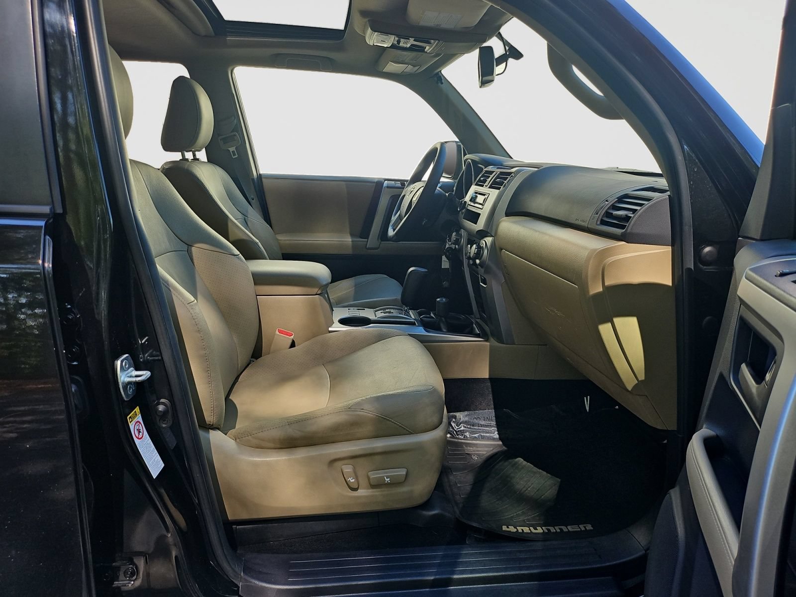 Used 2011 Toyota 4Runner SR5 w/ Convenience Pkg AWD/4WD image 16