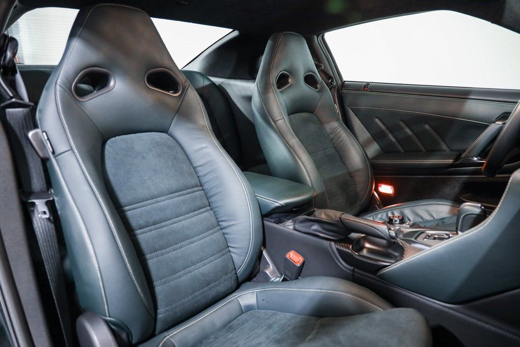 Used 2021 Nissan GT-R Premium AWD/4WD image 28