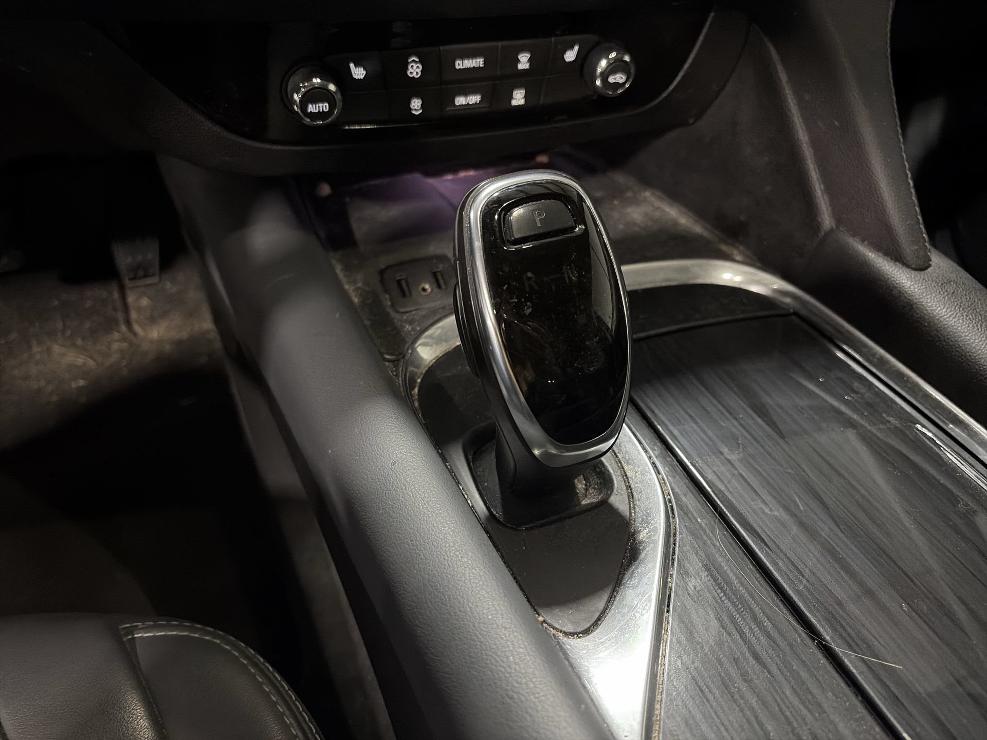 Used 2019 Buick Enclave Essence AWD/4WD image 17