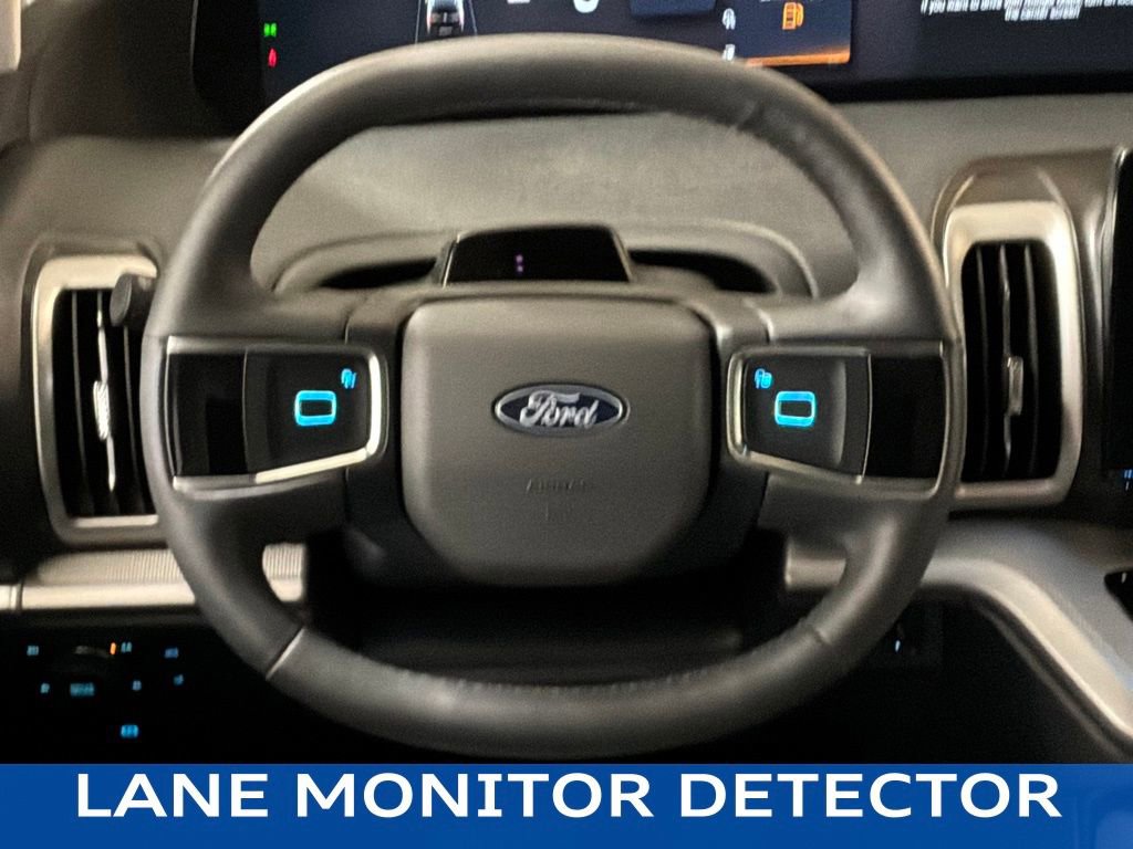 Certified 2025 Ford Expedition Active image 11