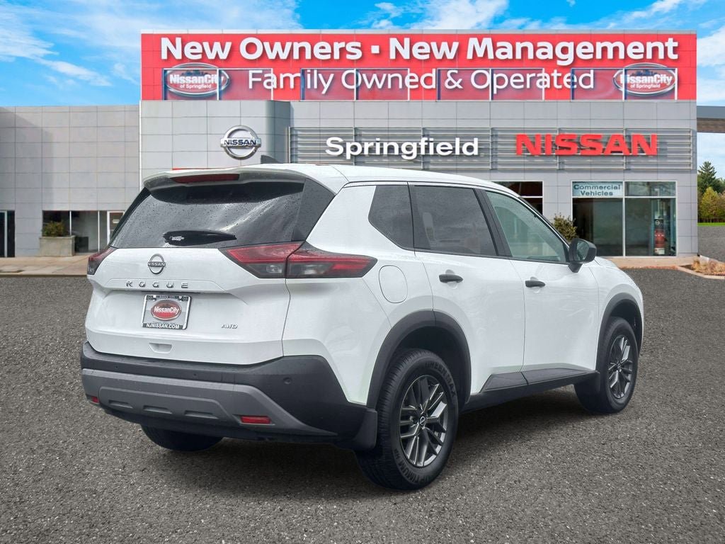 Used 2023 Nissan Rogue S AWD/4WD image 5