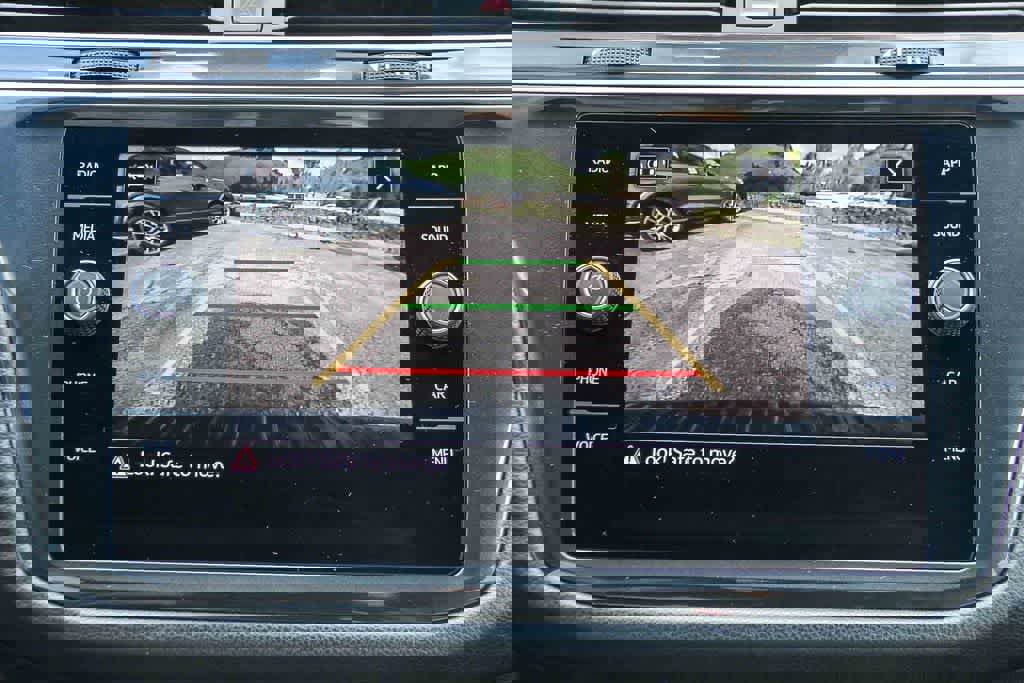 Used 2024 Volkswagen Tiguan SE R-Line image 23