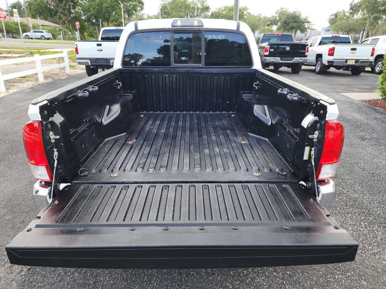 Used 2016 Toyota Tacoma SR5 image 28