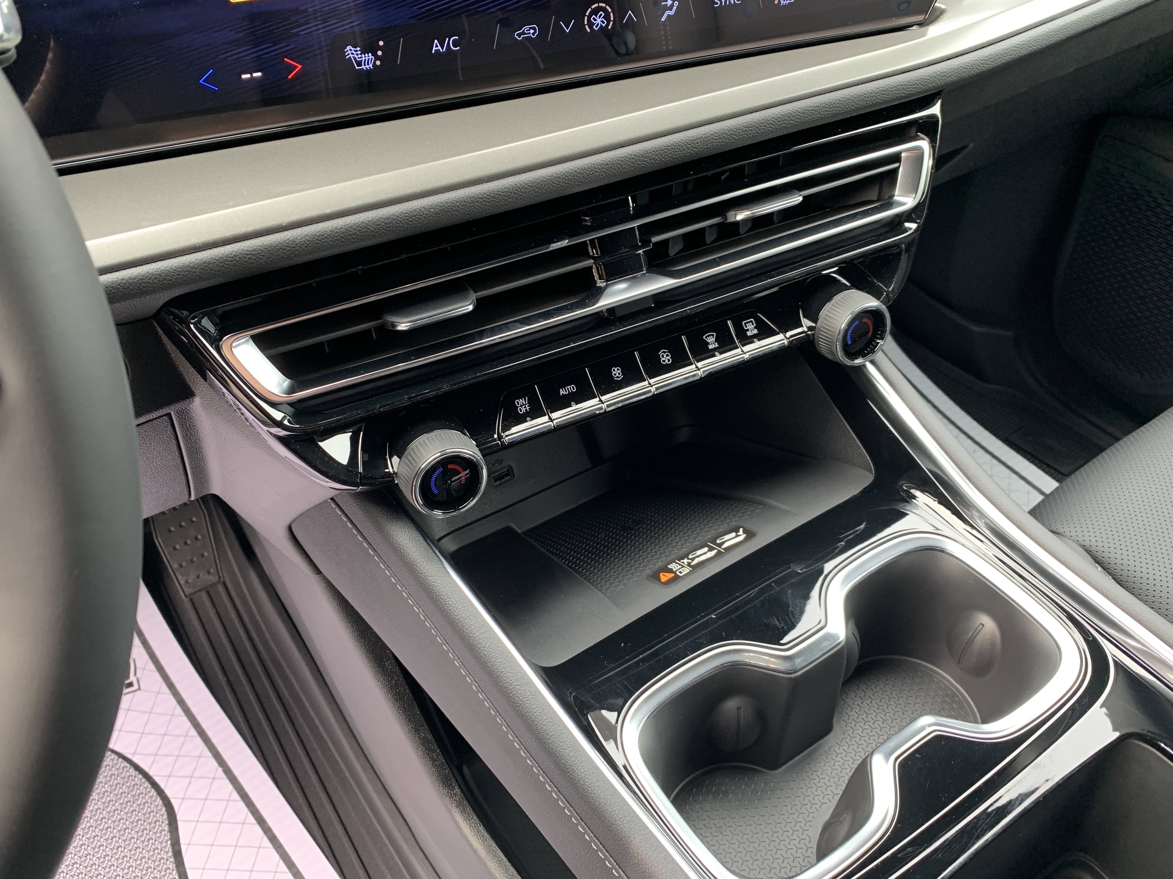 New 2026 Chevrolet Traverse LT w/ Midnight/Sport Edition image 15