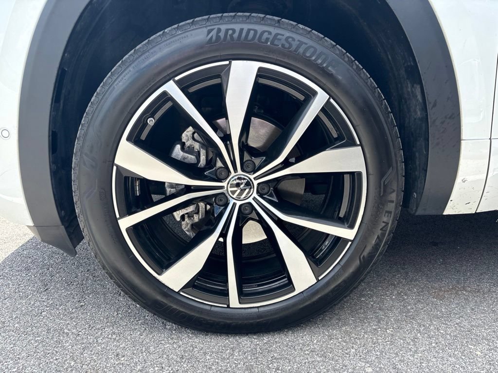 Used 2024 Volkswagen Atlas SEL Premium R-Line AWD/4WD image 27