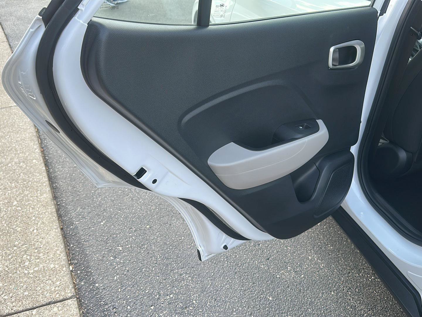 Used 2025 Hyundai Venue SEL FWD image 16