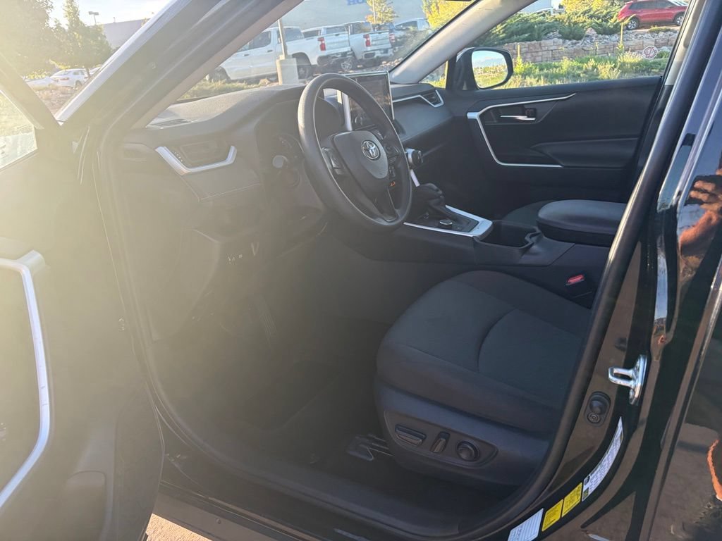 Used 2025 Toyota RAV4 XLE AWD/4WD image 12