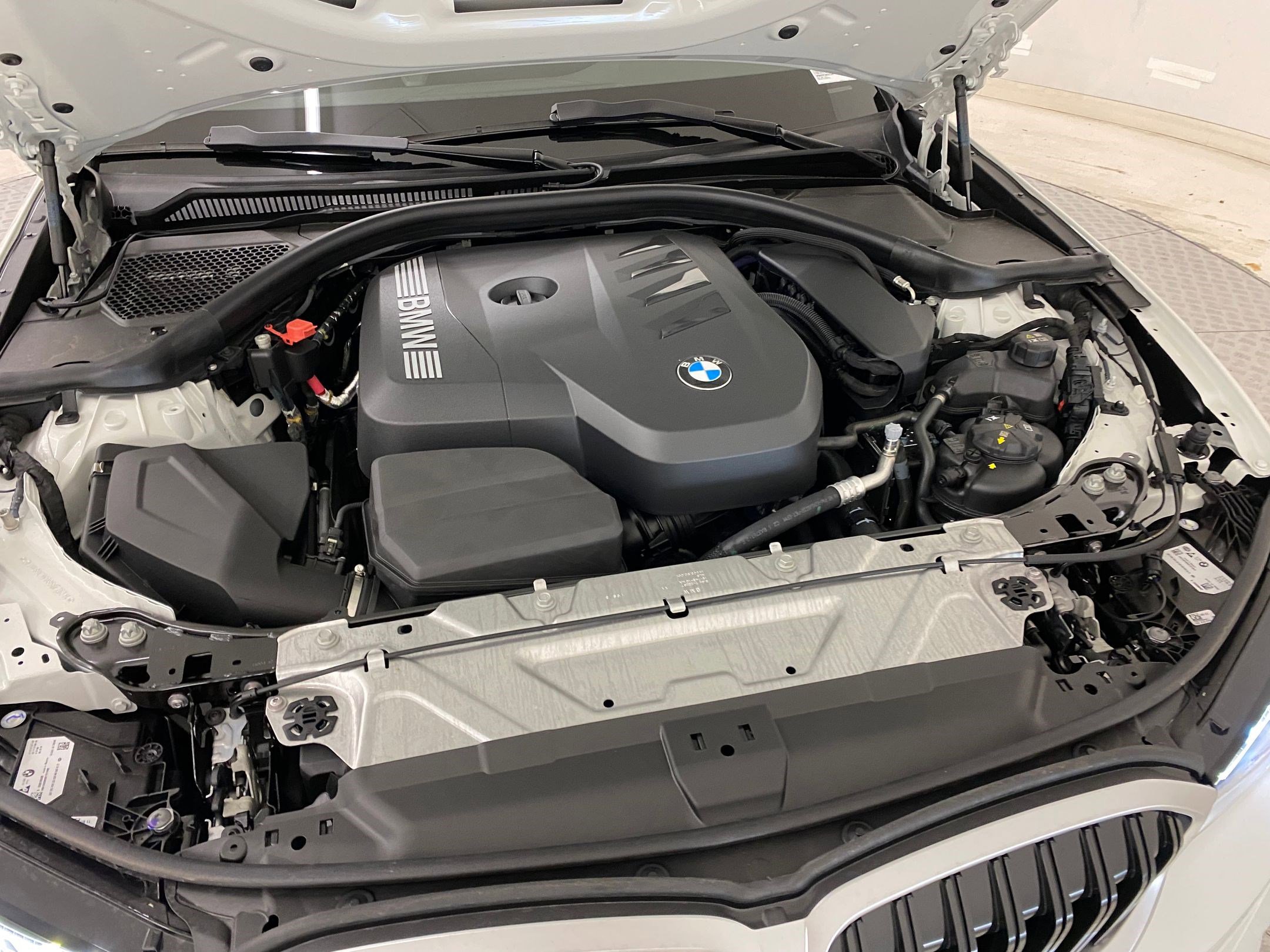 New 2025 BMW 330i xDrive Sedan w/ Convenience Package image 32