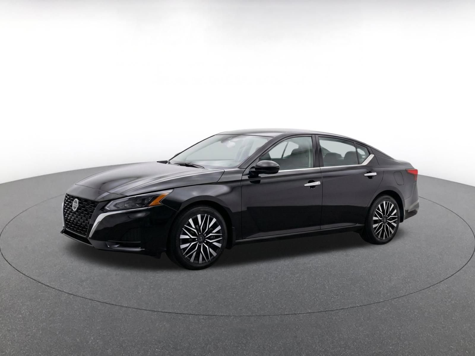 Used 2025 Nissan Altima 2.5 SV FWD image 3