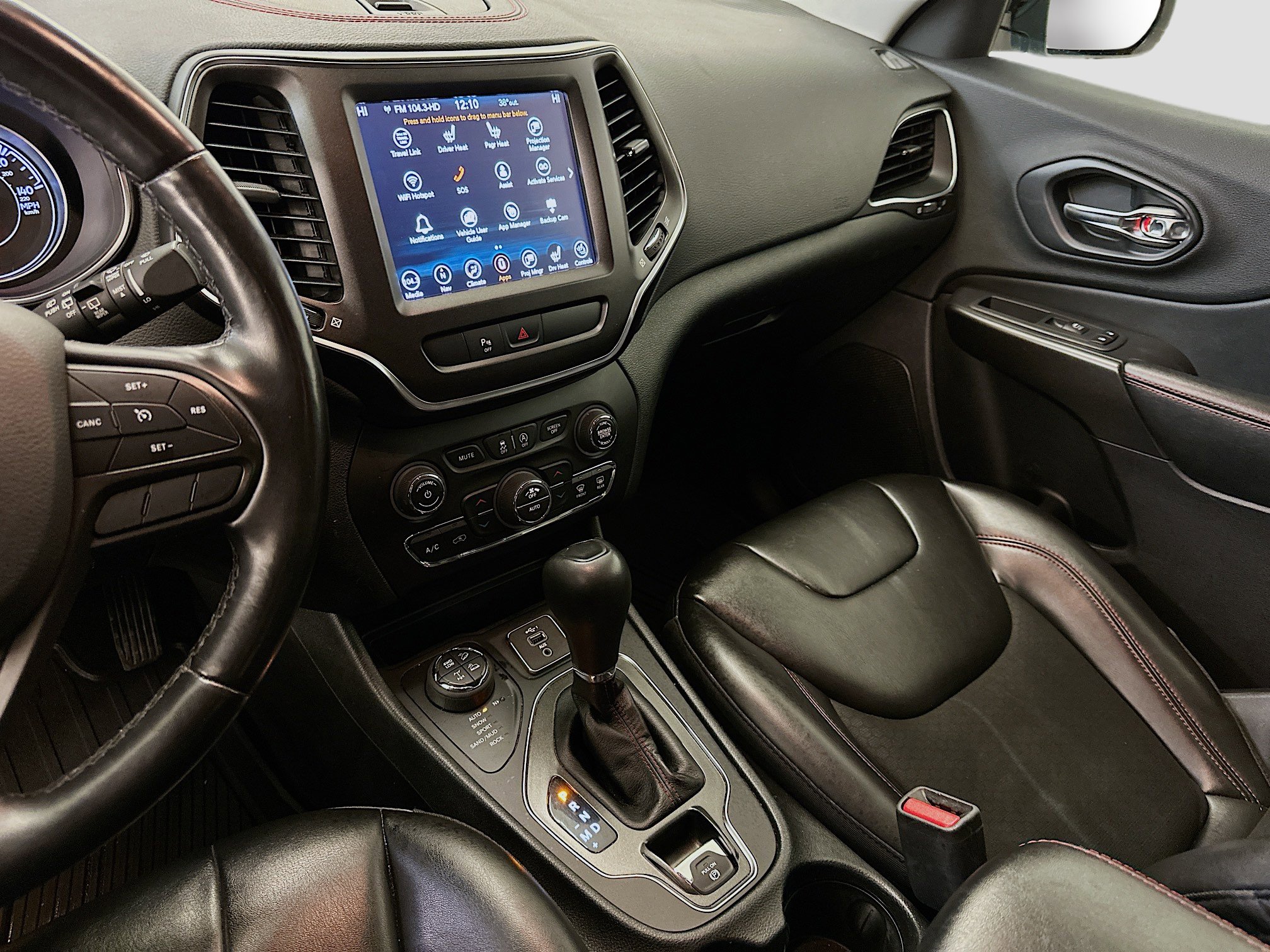 Used 2020 Jeep Cherokee Trailhawk w/ Cold Weather Group image 26