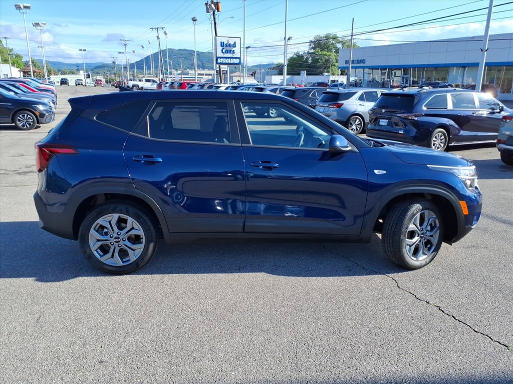 Used 2026 Kia Seltos LX FWD image 3