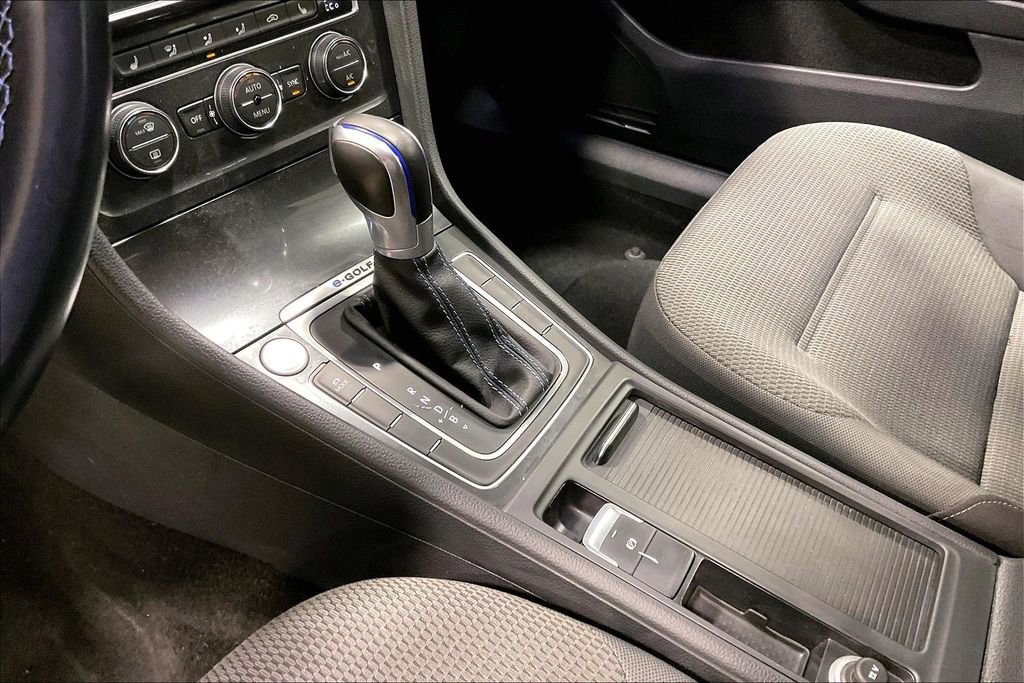 Used 2019 Volkswagen e-Golf SE w/ Driver Assistance Package FWD image 18