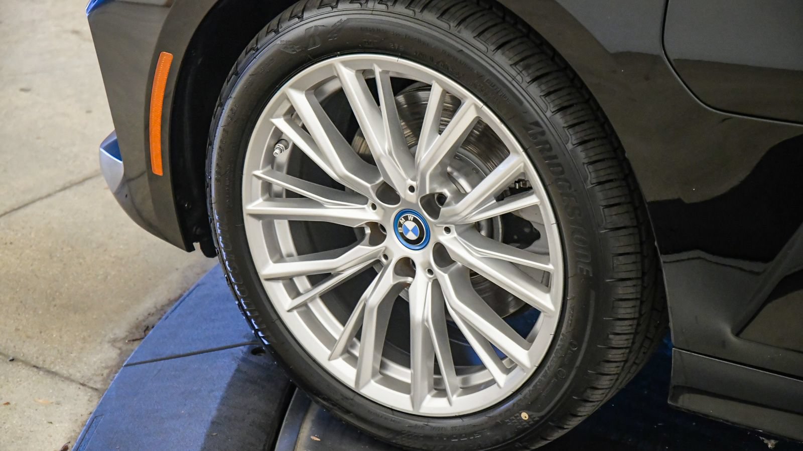 Used 2024 BMW 330e w/ Convenience Package RWD image 9