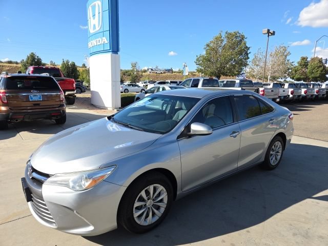 Used 2017 Toyota Camry LE FWD image 1