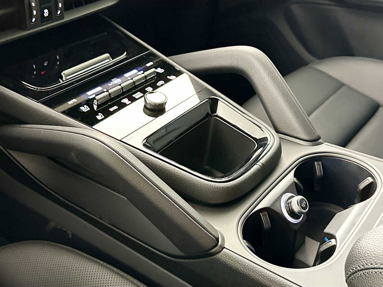 New 2025 Porsche Cayenne image 19