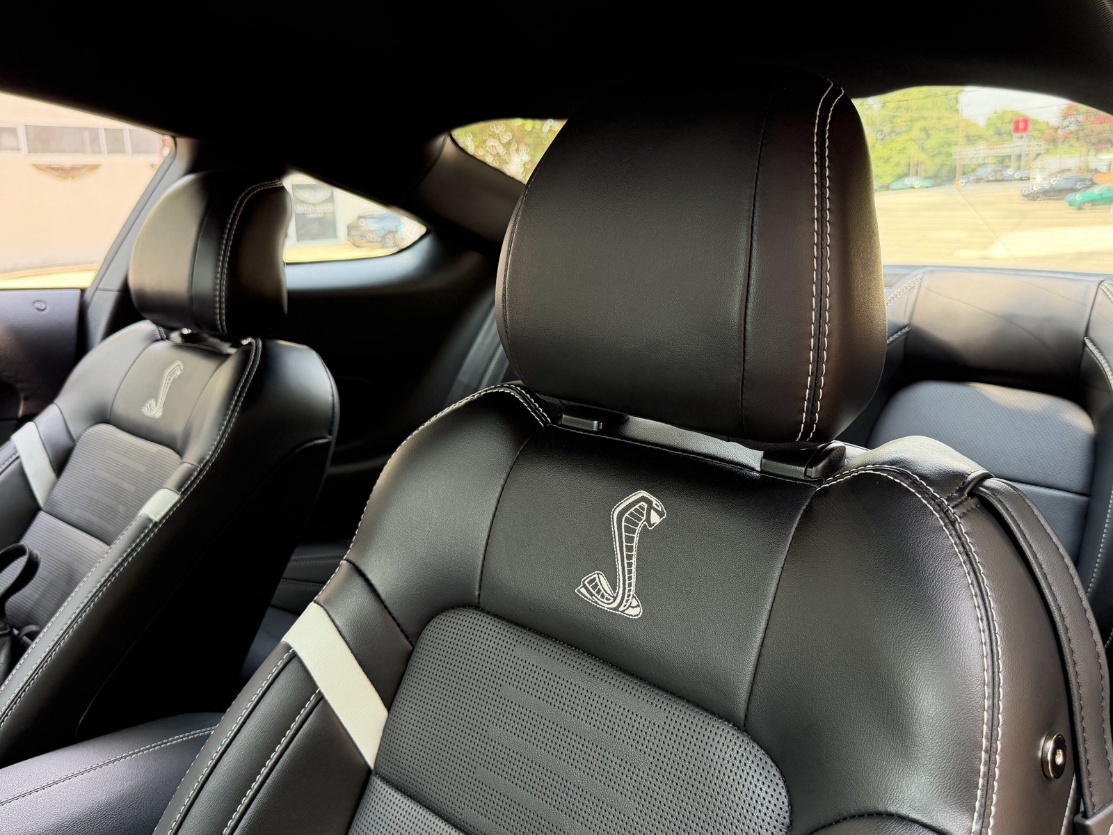 Used 2020 Ford Mustang Shelby GT500 w/ Technology Package RWD image 29