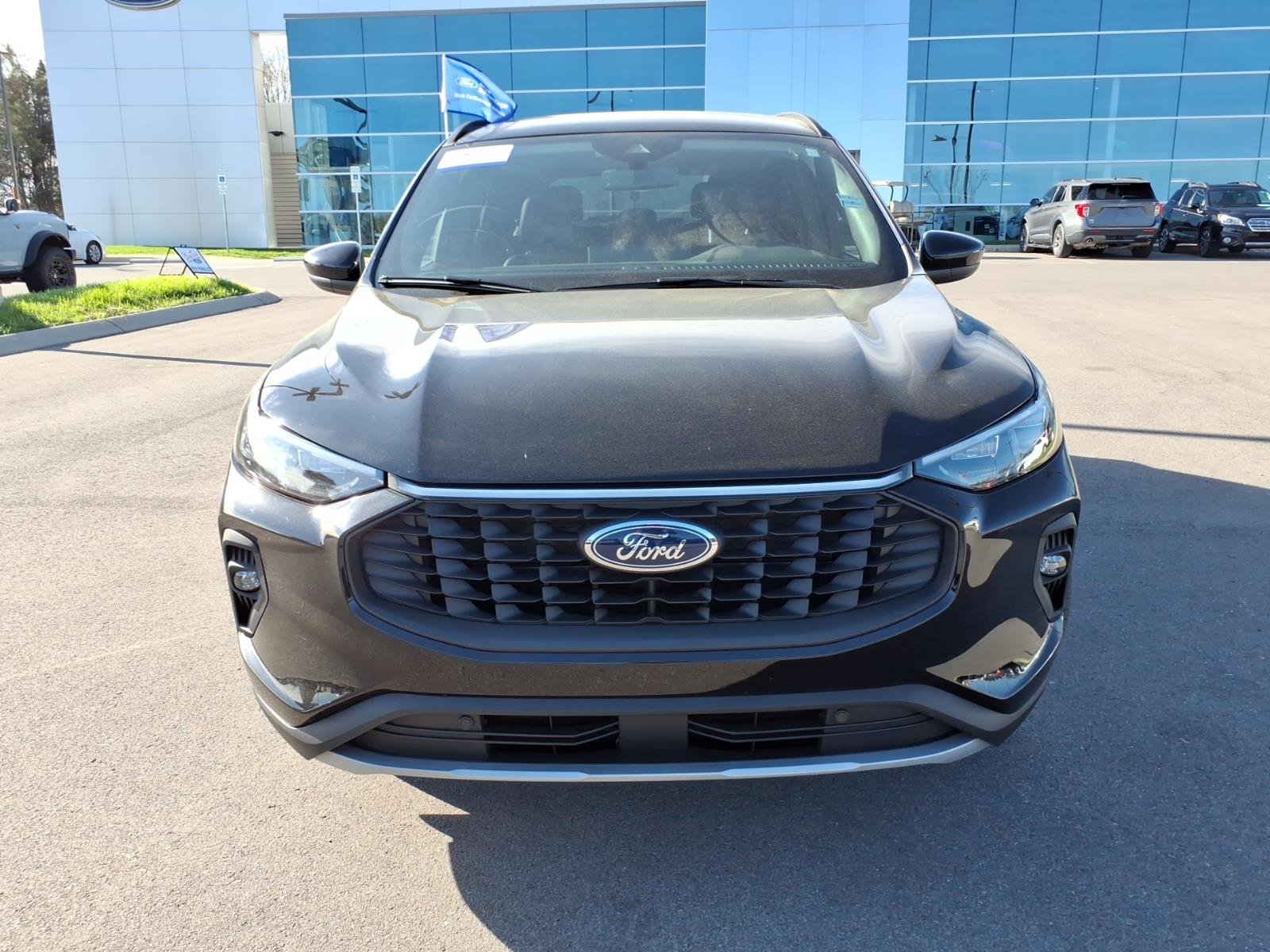 Certified 2025 Ford Escape Platinum w/ Class II Trailer Tow Package FWD image 8