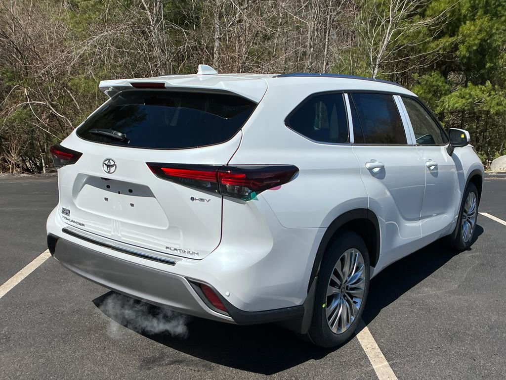 New 2026 Toyota Highlander Platinum image 5