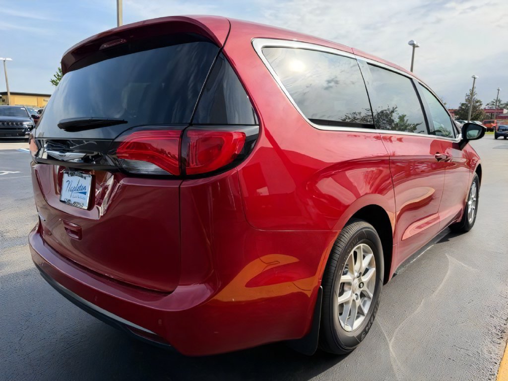 New 2026 Chrysler Voyager LX FWD image 11