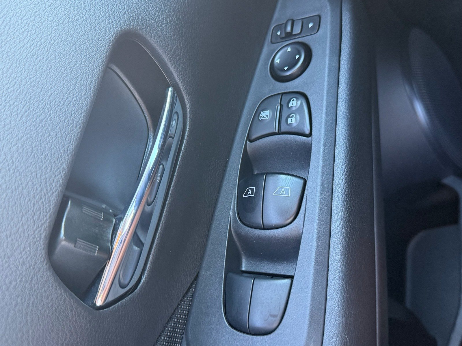 Used 2024 Nissan Kicks SV FWD image 34