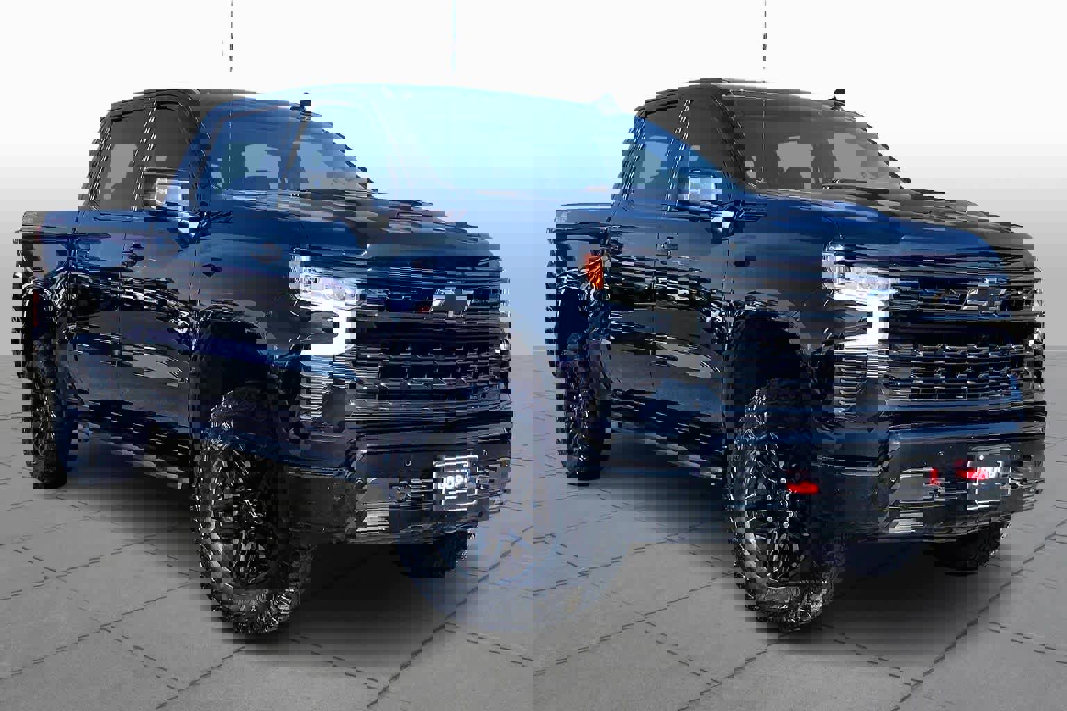 Used 2024 Chevrolet Silverado 1500 LT Trail Boss w/ Convenience Package II image 3