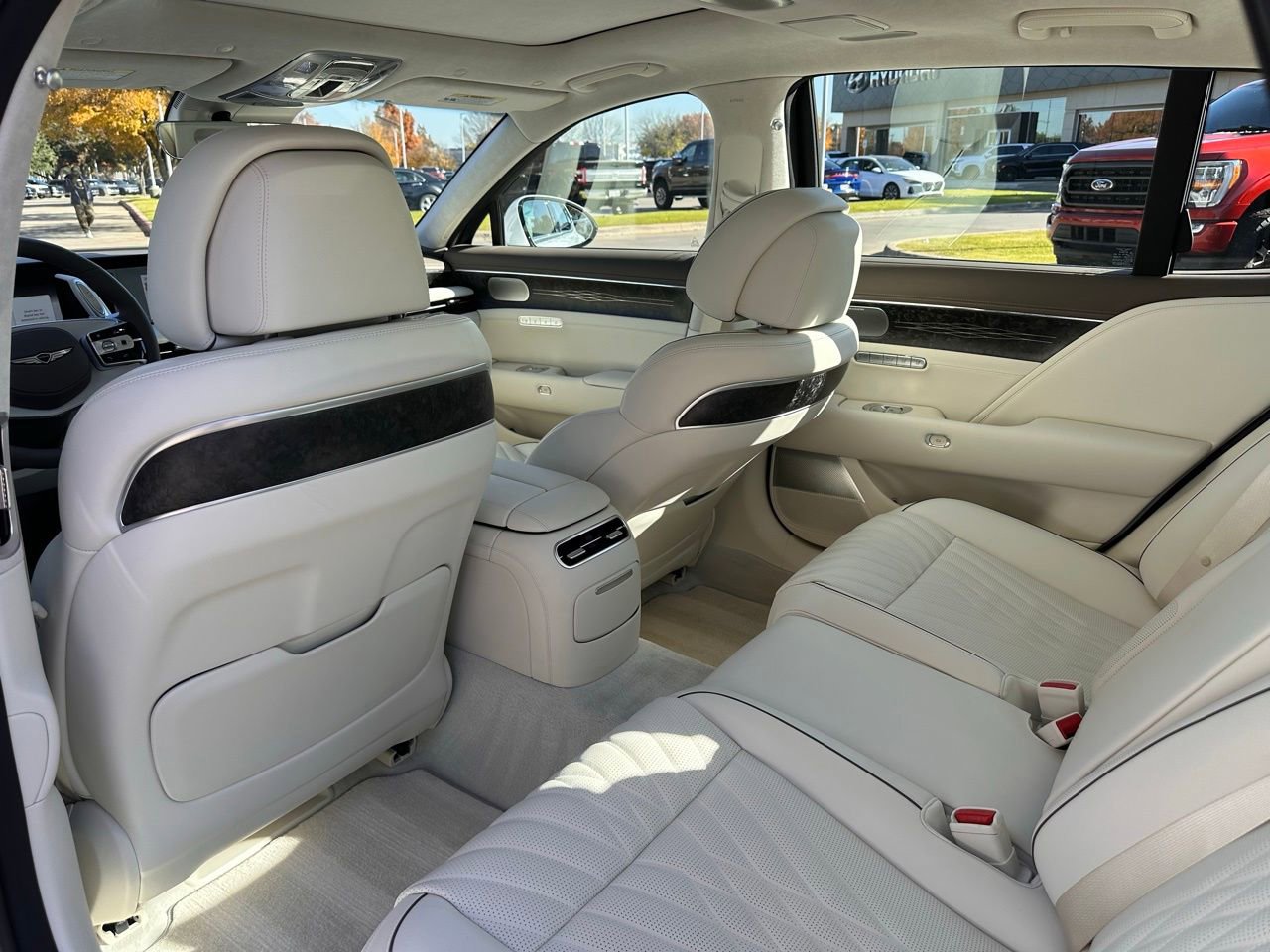 Used 2025 Genesis G90 3.5T image 19