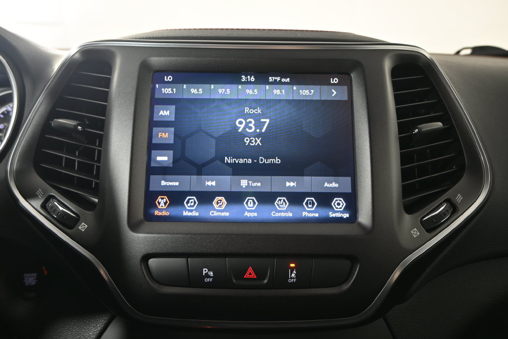 Used 2021 Jeep Cherokee Trailhawk w/ Trailer Tow Group AWD/4WD image 26
