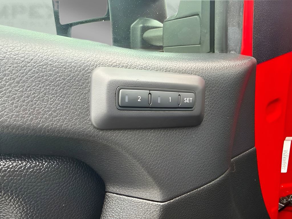 Used 2023 Nissan Titan PRO-4X w/ Pro-4x Convenience Package AWD/4WD image 11