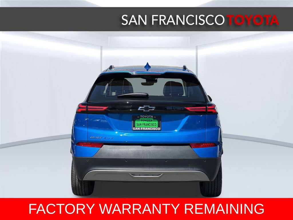 Used 2022 Chevrolet Bolt EUV Premier w/ Sun & Sound Package FWD image 4