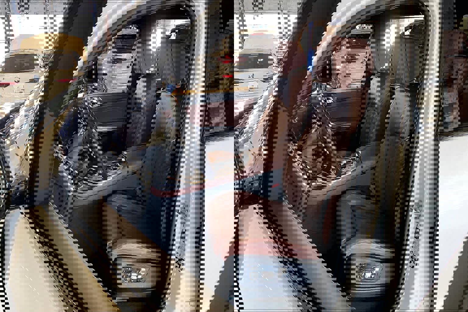 Used 2025 BMW X7 xDrive40i w/ M Sport Package image 7